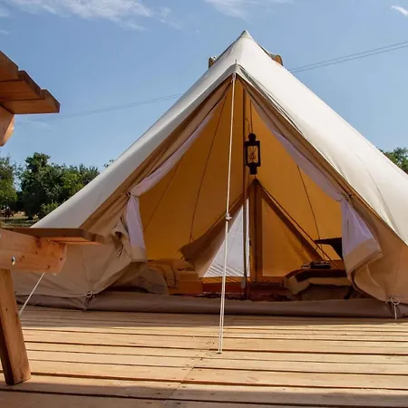 Luxe tent Dolina Village Glamping Zece Hotare